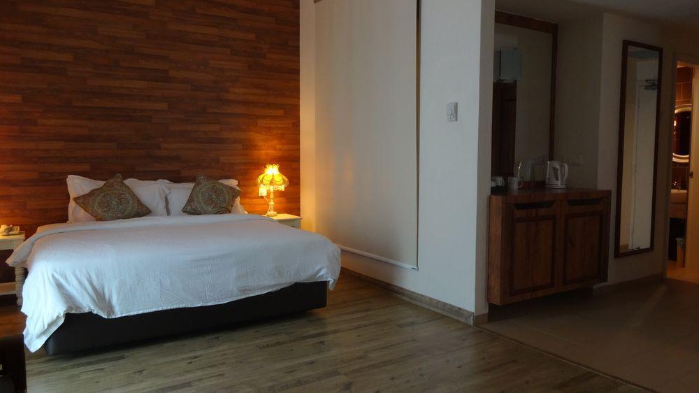 Swan Garden Hotel Malacca Екстериор снимка